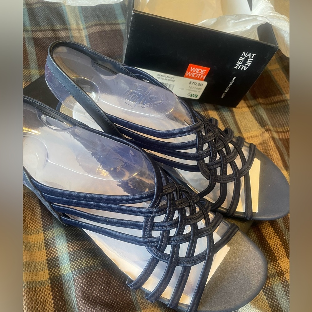 NEW in Box - NATURALIZER “Remix” Sandals - 9W Navy